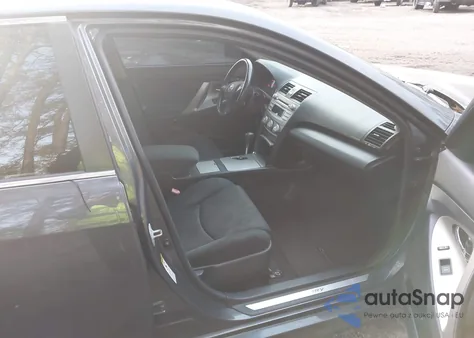 2011 Toyota Camry Se z USA, uszkodzony, nr VIN 4T1BF3EKXBU654241